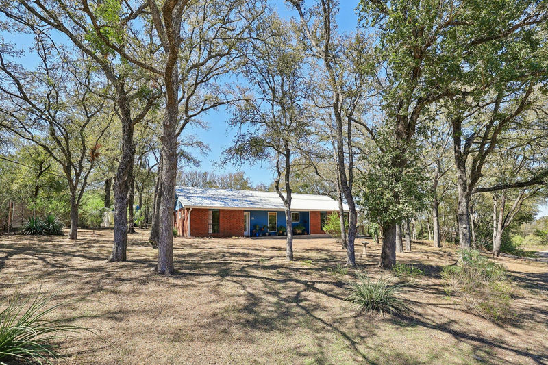 131 Laura Ln — exterior