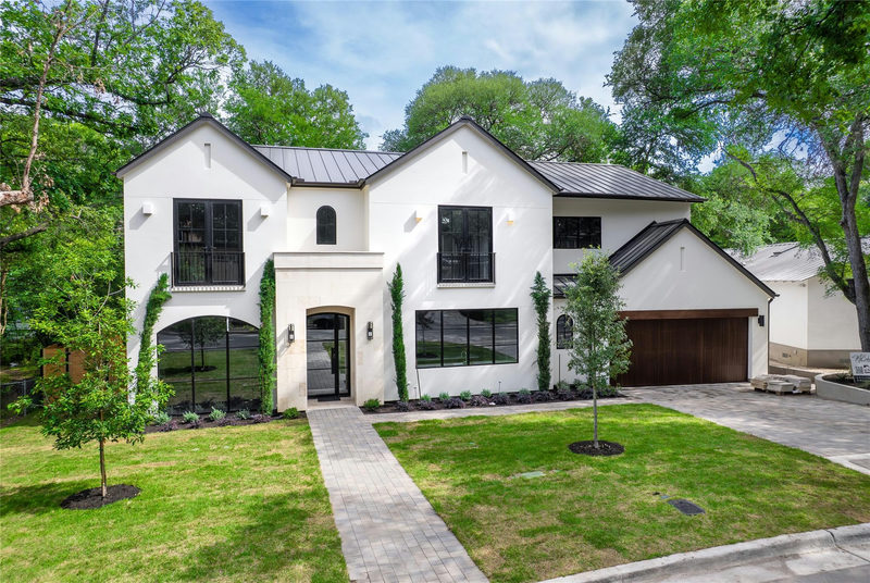 5 Scott Crescent — exterior