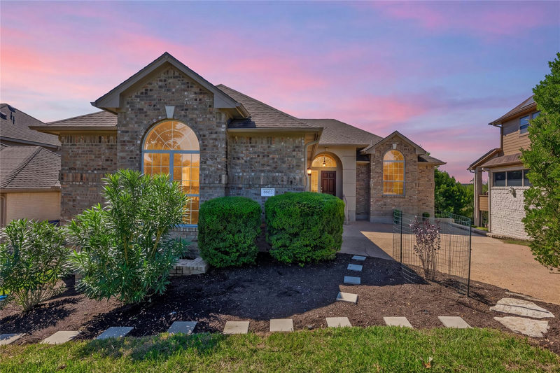 8802 Bluegrass Dr — exterior