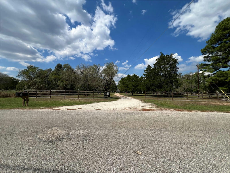 361 Laura Ln — exterior