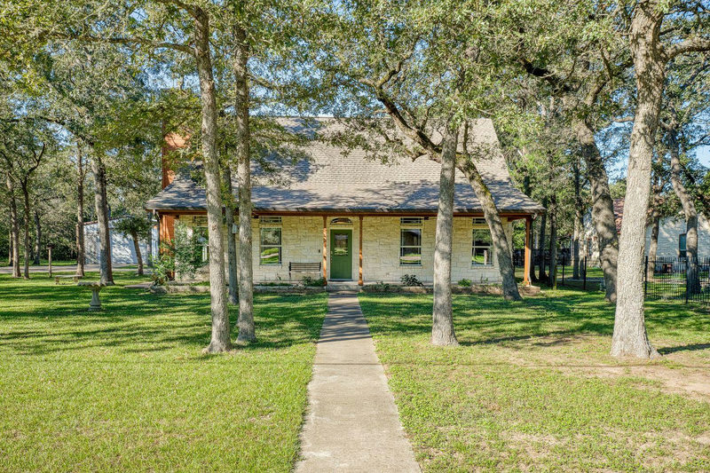 226 Cedar Hills Dr — exterior
