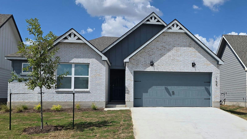 158 Candy St — exterior