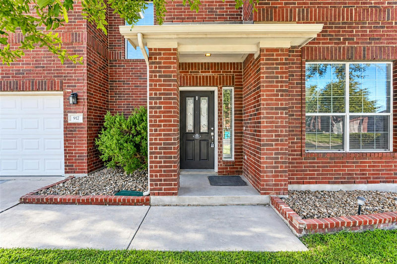 917 Abbeyglen Castle Dr — exterior