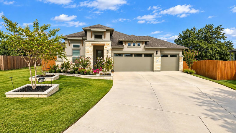 1129 Cole Estates Dr — exterior