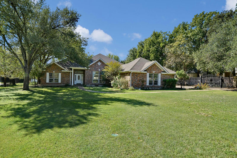 2114 Live Oak Cir — exterior