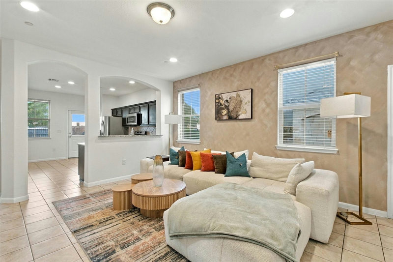 2880 Donnell Dr #304 — exterior