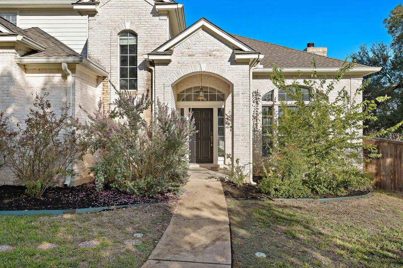 6 Wooded Way — exterior