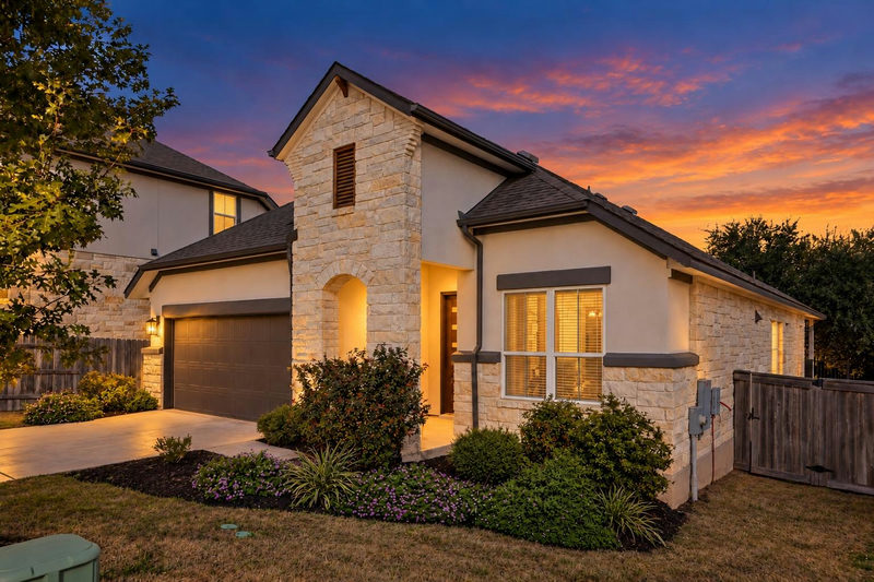 621 PINNACLE VIEW Dr — exterior