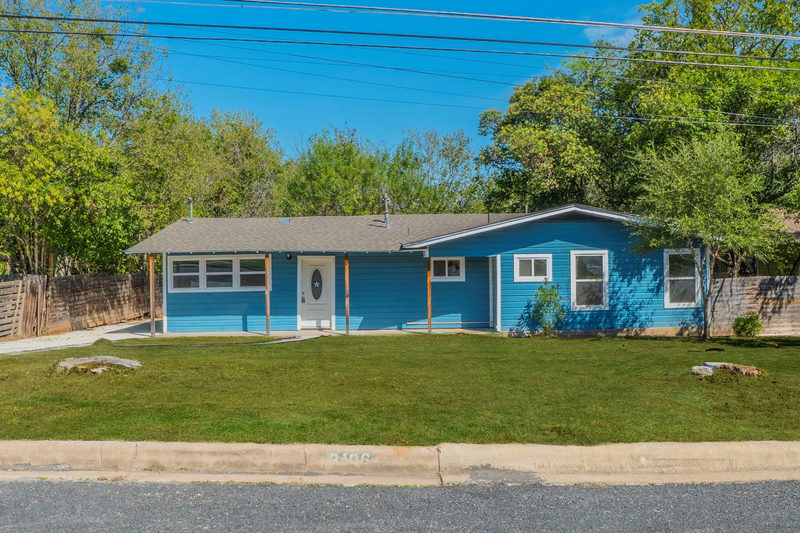 3106 Northeast Dr — exterior