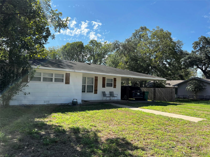 123 W Cedar St — exterior