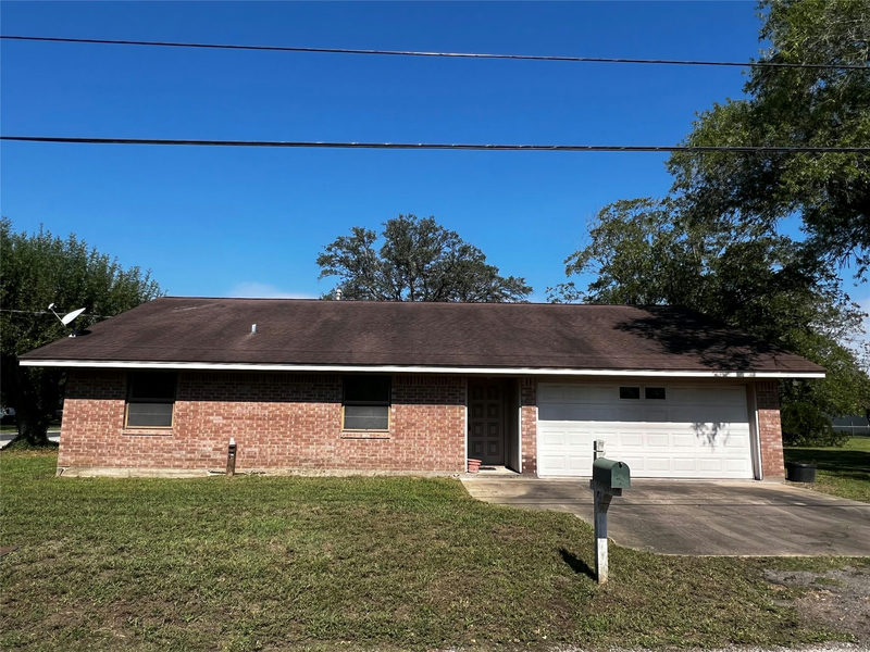 405 E Roitsch Ln — exterior