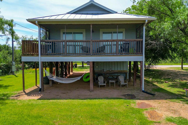 2433 County Road 102 — exterior