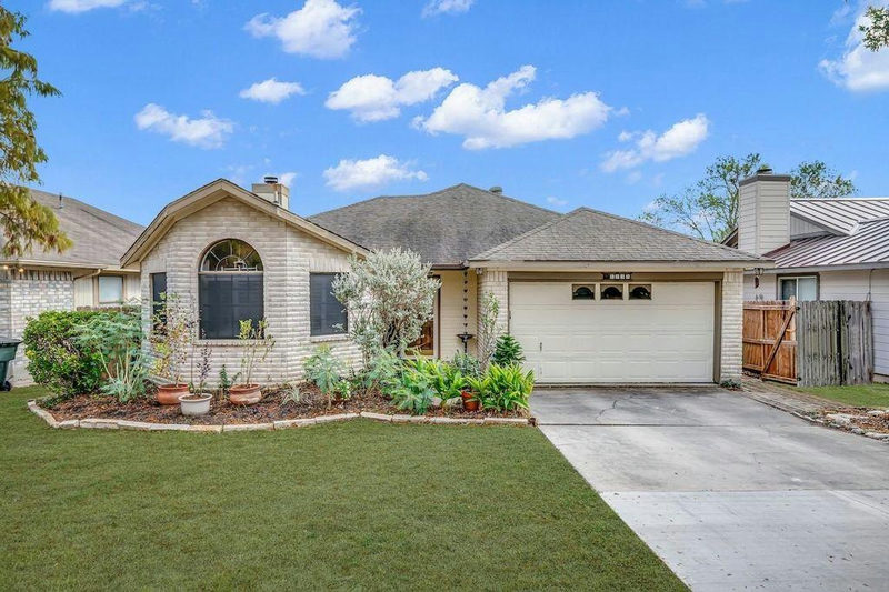 1133 Lago Vista St — exterior