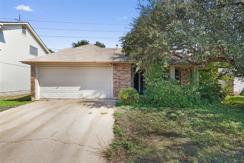 6700 Luckenbach Ln — exterior