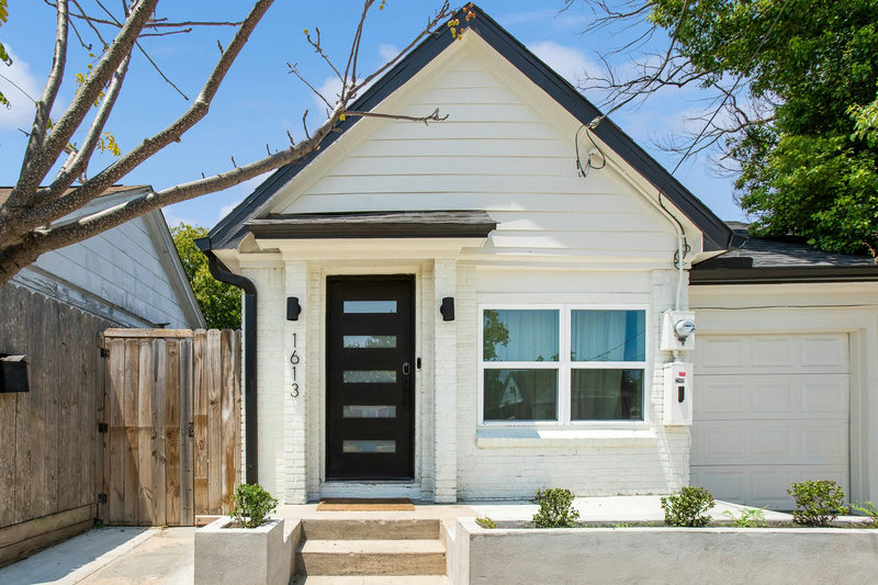 1613 N Cesar Chavez Blvd — exterior