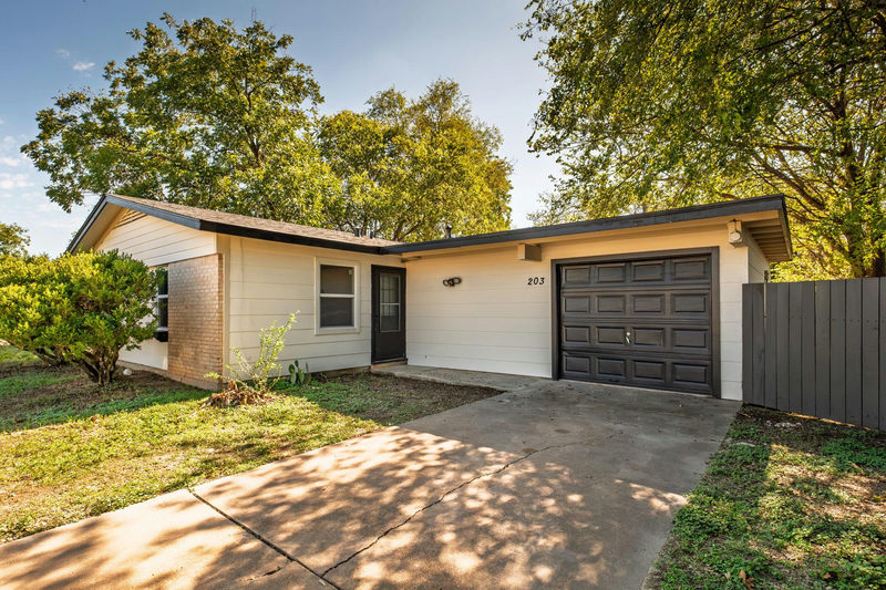 203 Cooper Dr — exterior