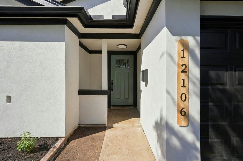 12106 Carnforth Dr — exterior
