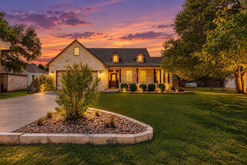 27 Whispering Valley Dr — exterior