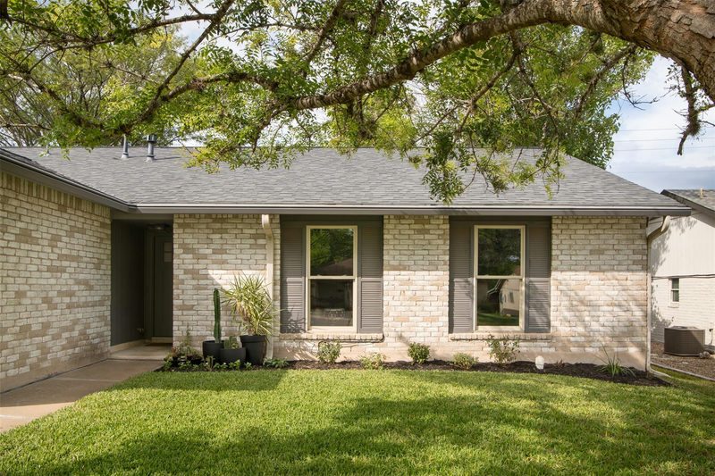 304 Skyloop Dr — exterior