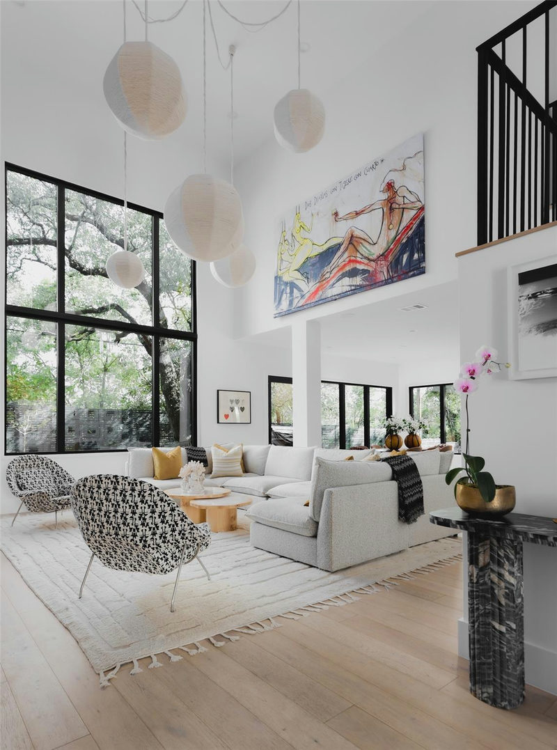 3501 Balcones Dr — exterior