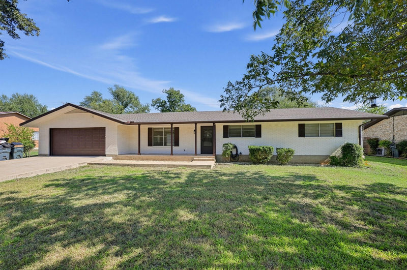 1611 Mesquite Ln — exterior