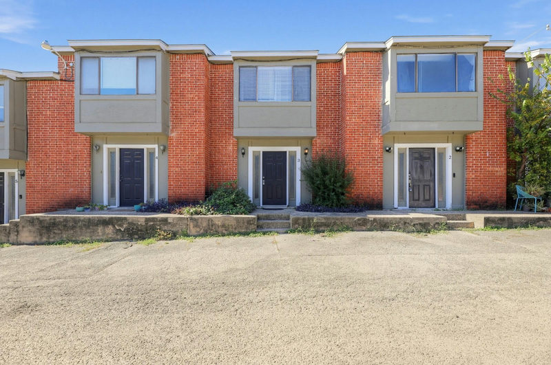 1221 W Hopkins St #3 — exterior