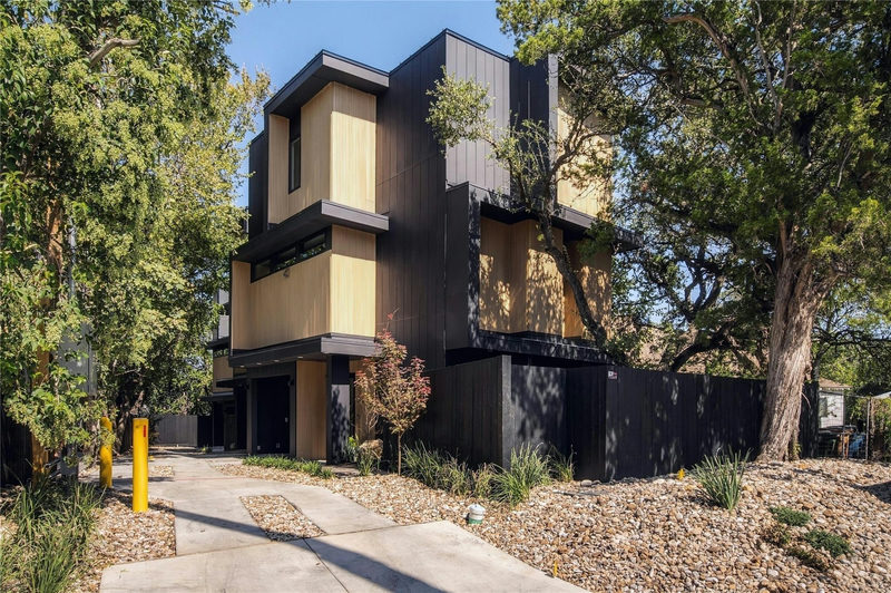 1002 W Johanna St #1 — exterior