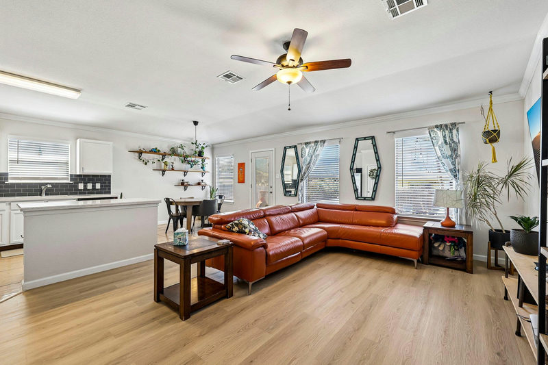 611 Decker Dr — exterior