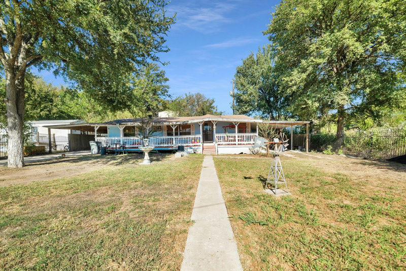206 Circle Dr — exterior