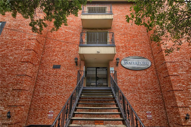 2401 Leon St #309 — exterior