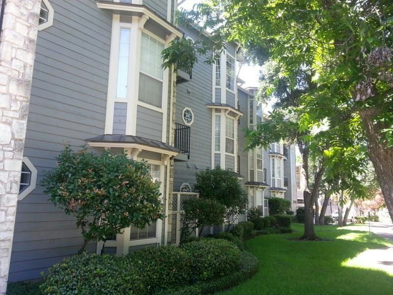 3111 Tom Green #208 — exterior