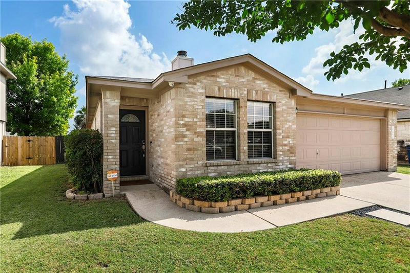 302 Country Estates Dr — exterior