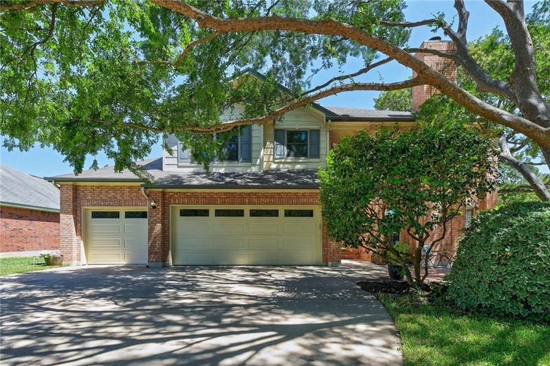 1035 Oaklands — exterior