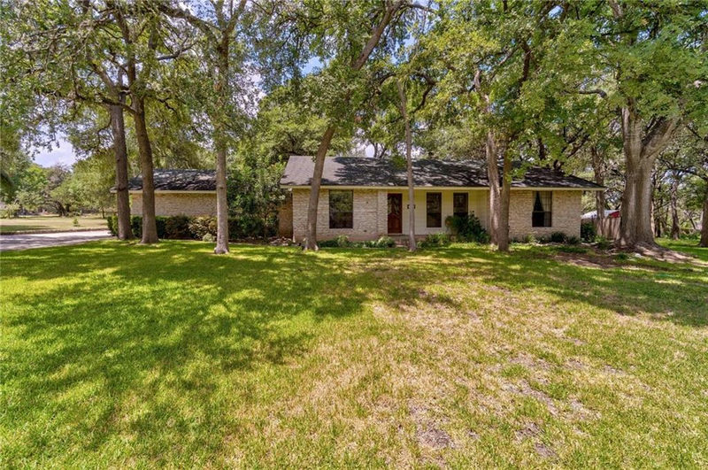 205 Leisurewoods Dr — exterior